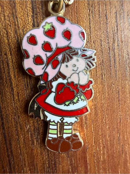 Strawberry Shortcake Jewelry - VTG 1980 Gold-Tone Strawberry Shortcake Girl Pendant Necklace in Red and White